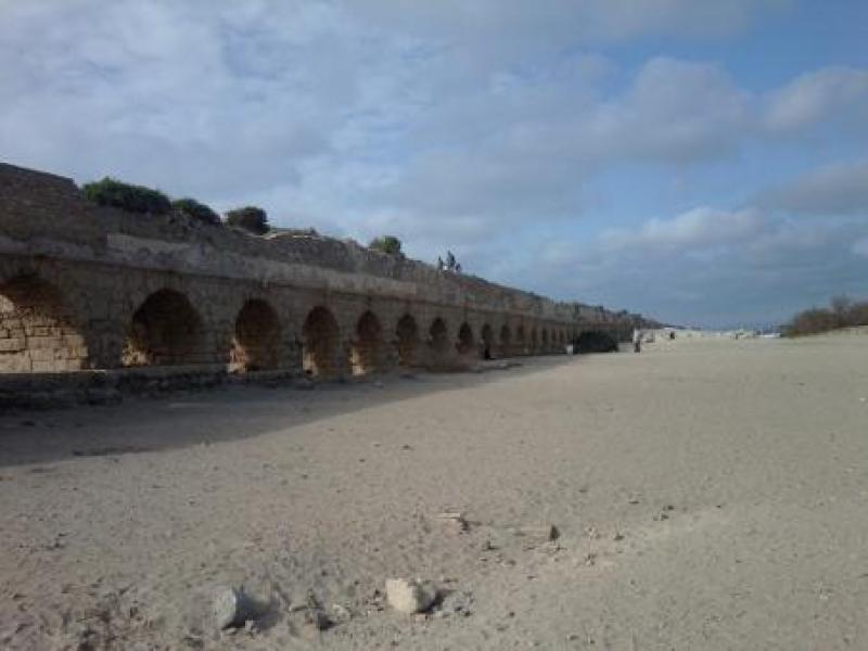 אמת המים בחוף קיסריה