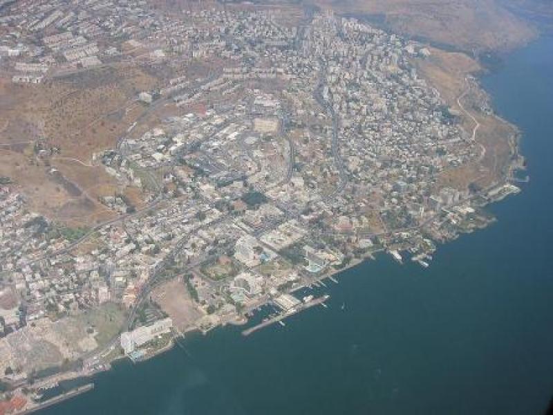 מבט מלמעלה על העיר טבריה