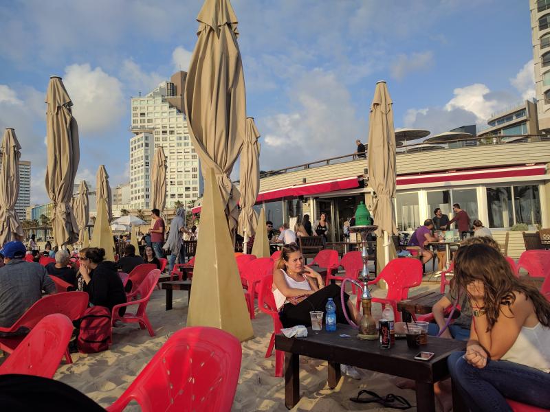 בירה על החוף בתל אביב