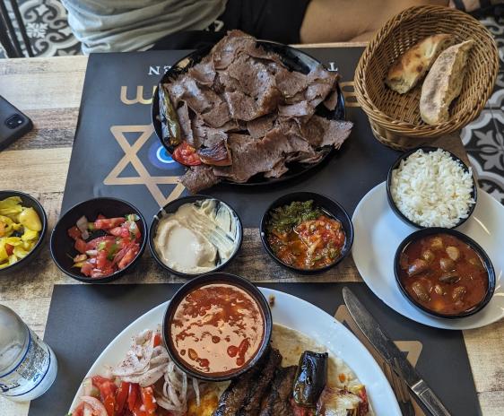 דונר קבאב במסעדת באבא ג'ים תל אביב